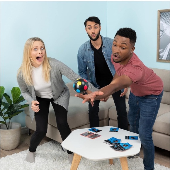 Friends -The One With The Ball Party Game - NIB - Picture 6 of 6